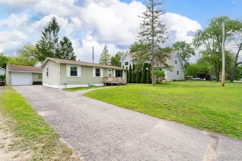 1887 Evona, Wixom, MI 48393