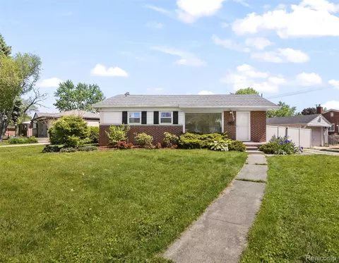 8357 Margaret St, Taylor, MI 48180