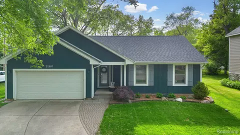 3160 Mandrake St, Commerce, MI 48382