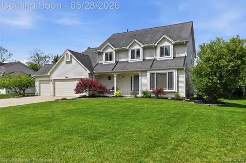 7210 Willow Oak Dr, West Bloomfield, MI 48324