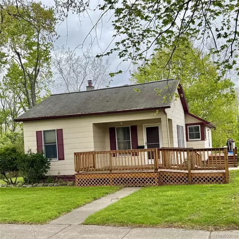 301 S Main St, Tuscola, MI 48768