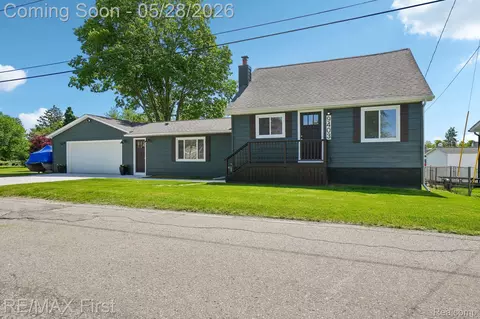9403 Buckingham St, White Lake, MI 48386