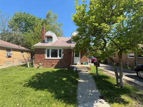 915 E 14 Mile Rd, Clawson, MI 48017