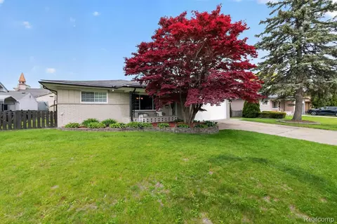 38031 Charwood Dr, Sterling Heights, MI 48312