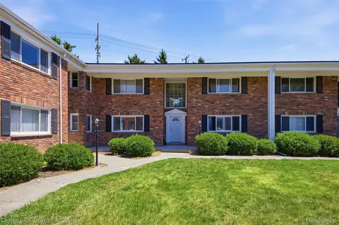 31831 Grand River Ave #85, Farmington, MI 48336
