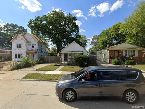 21385 Garden Ln, Royal Oak, MI 48220