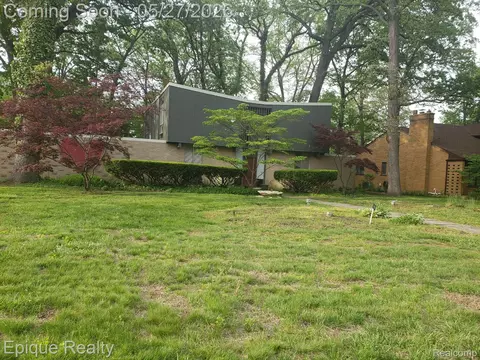 1470 Strathcona Dr, Detroit, MI 48203