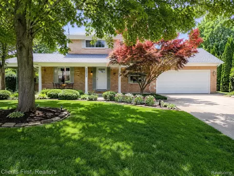 36515 Vicary Ln, Farmington, MI 48335