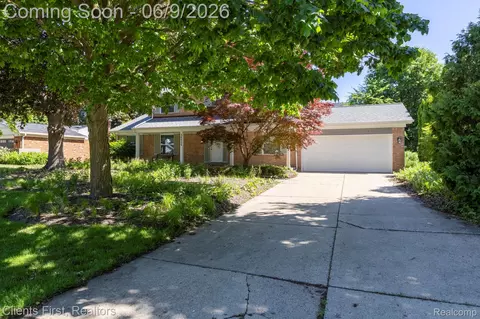 36515 Vicary Ln, Farmington, MI 48335