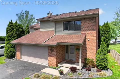 2214 Bowles St, Fenton, MI 48430