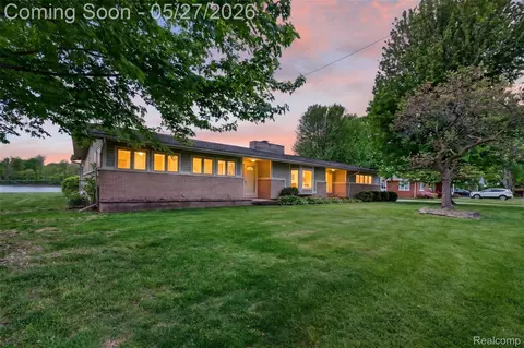 26995 James Ave, Flat Rock, MI 48134