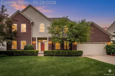 2865 Ashbury Dr, Troy, MI 48083