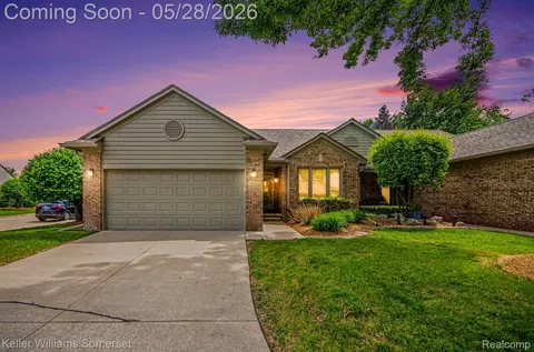 4432 Thornwood Ct, Warren, MI 48092