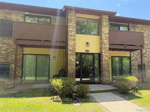 7806 Manor Cir #103, Westland, MI 48185