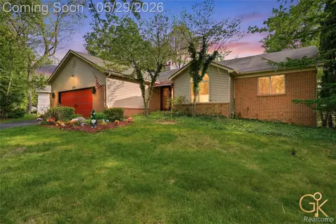 4933 Iroquois Blvd, Independence, MI 48348