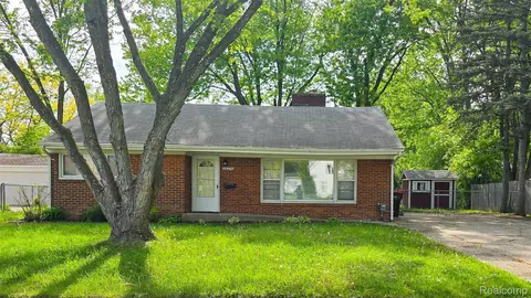 28291 Pierce St, Southfield, MI 48076
