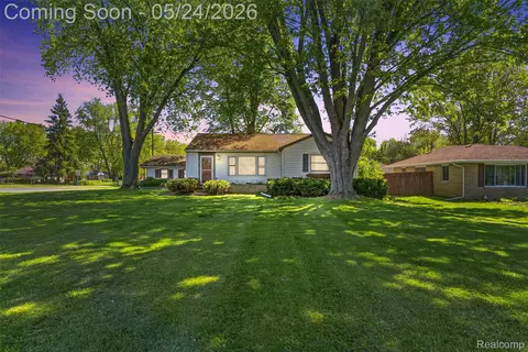 7230 N Center Rd, Mount Morris, MI 48458