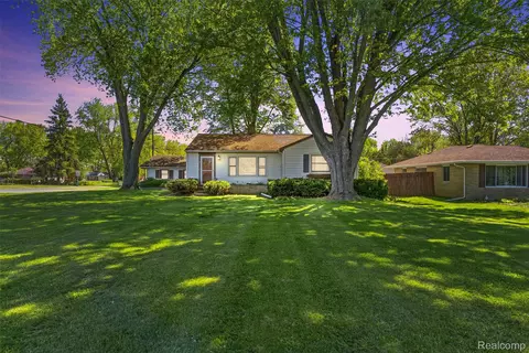 7230 N Center Rd, Mount Morris, MI 48458