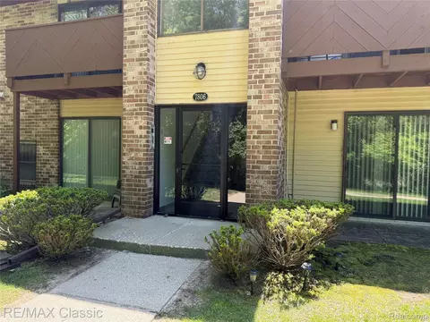 7806 Manor Cir #203, Westland, MI 48185