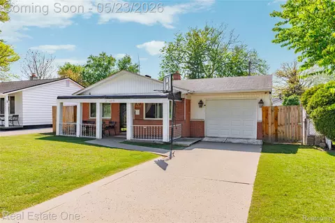 27445 Lorenz St, Madison Heights, MI 48071