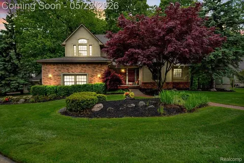28335 Golf Pointe Blvd, Farmington Hills, MI 48331