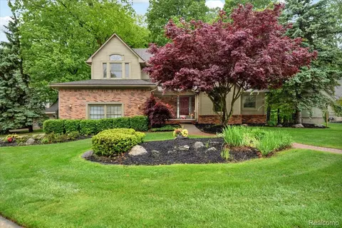 28335 Golf Pointe Blvd, Farmington Hills, MI 48331
