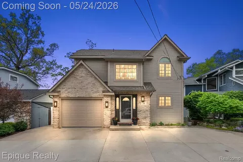 36 Highland Ave, Lake Orion, MI 48362