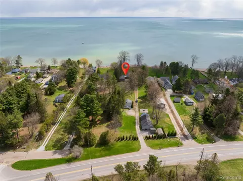 8171 Lakeshore Rd, Worth, MI 48450