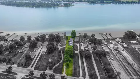 6533 River Rd, Marine City, MI 48039