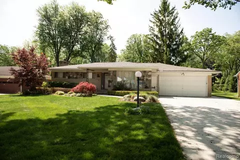 1040 Goodale Ave, Clawson, MI 48017