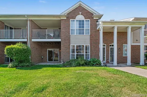 16339 Chatham Dr, Macomb, MI 48044