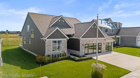 52030 Wellington Valley Dr, Macomb, MI 48042