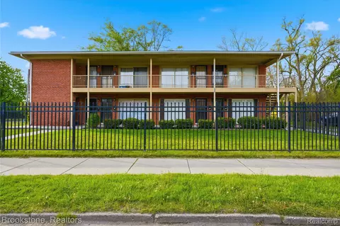 9439 Chalmers St, Detroit, MI 48213