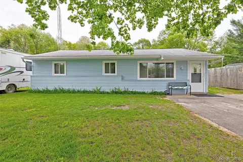 1601 Michael St, Brandon, MI 48462