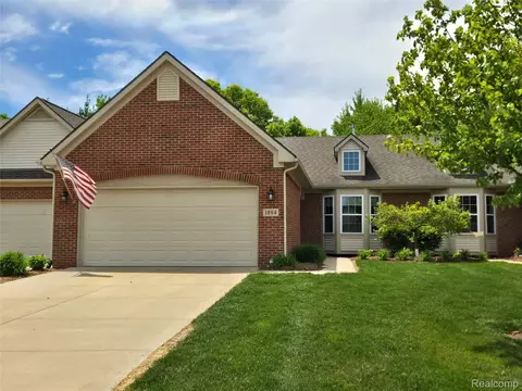 1884 Egret Pointe, Genoa, MI 48843