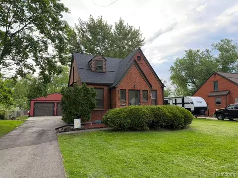3793 Lincolnshire Rd, Waterford, MI 48328