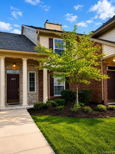3612 Oakmonte Blvd, Oakland, MI 48306