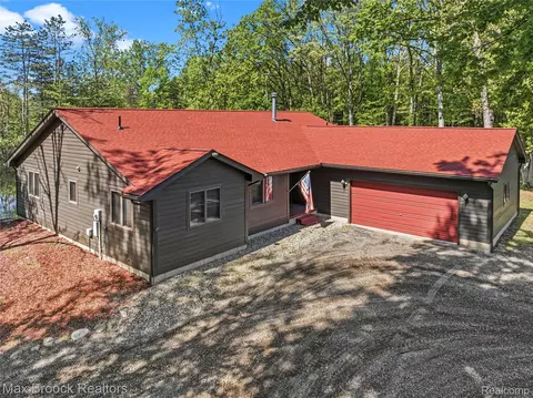 892 W Barnes Lake Rd, Deerfield, MI 48421