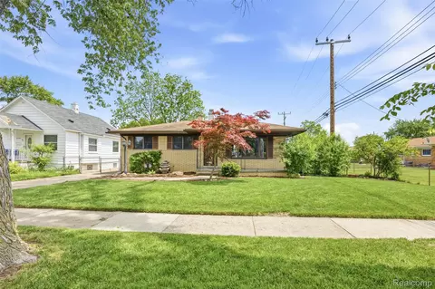 6532 Rockdale St, Dearborn Heights, MI 48127