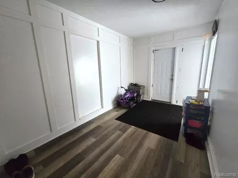 Entry Way - 3224 Circle Dr, Flint, MI 48507 photo 1 of 2
