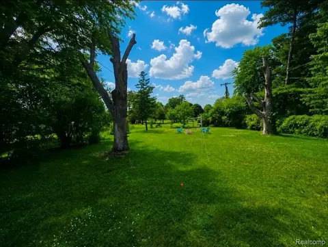 Exterior - 3224 Circle Dr, Flint, MI 48507 photo 2 of 2