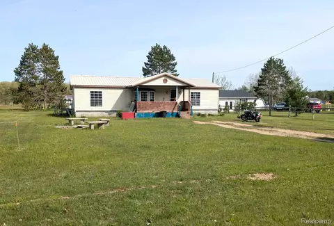 5554 N Sauble Lake Dr, Sauble, MI 49644