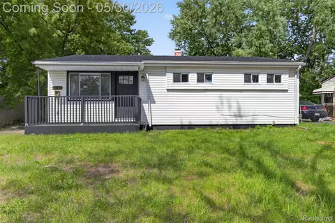 6193 Natchez Dr, Mount Morris, MI 48458