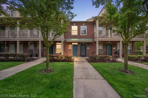 527 Red Oak Ct, Walled Lake, MI 48390
