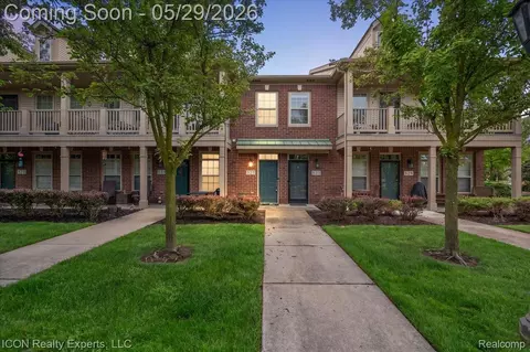 527 Red Oak Ct, Walled Lake, MI 48390
