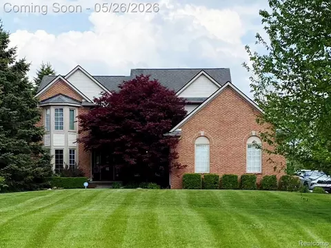 1802 Mist Wood Dr, Howell, MI 48843