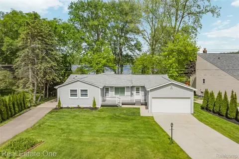 9503 Edward Dr, Brighton, MI 48114