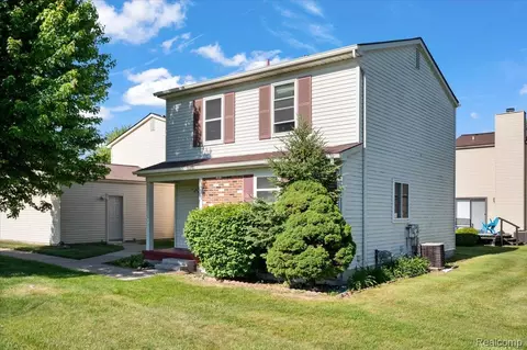 2824 Roundtree Dr #2824, Troy, MI 48083