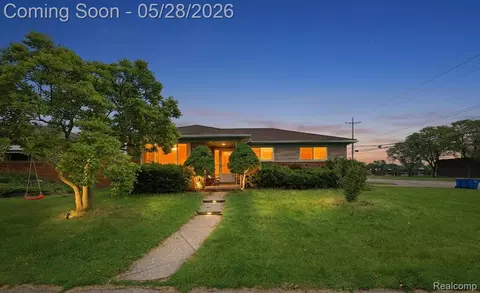 29108 Dover Ave, Warren, MI 48088