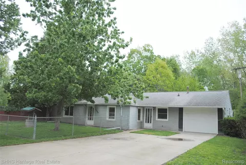 4080 Potts Rd, Handy, MI 48836
